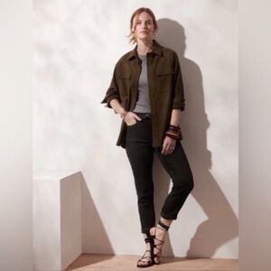 NWT! Banana Republic Black Low Rise Black Wash Girlfriend Jean - PETITE💎